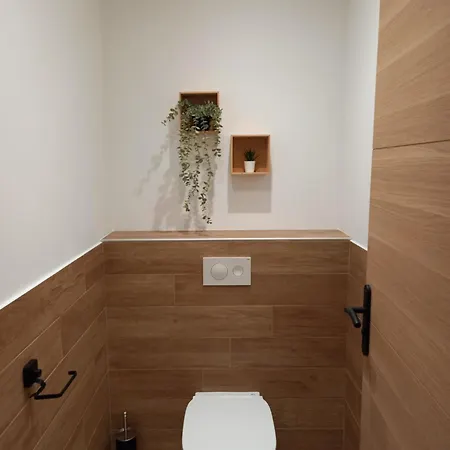 Atypique De Maubourg, De A 8 Personnes, Proche Depart Passerelle